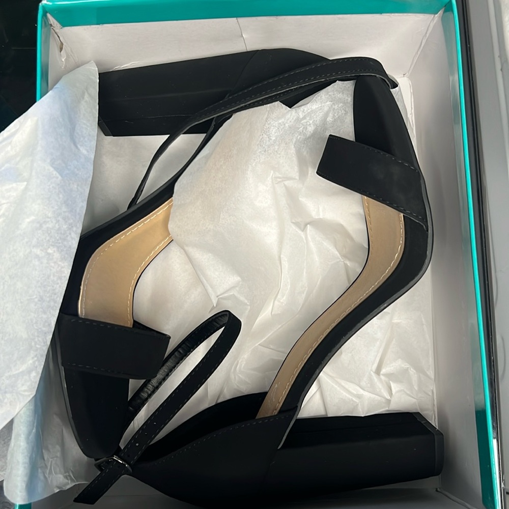 Ladies dress heel.